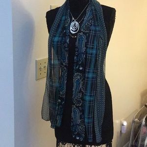 ☘️2/$10☘️Notations 3 scarfs in one , excellent